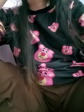 Snapshot of Yoo_j chatting on 10.21.25 Yoo j online show from 10.21.25