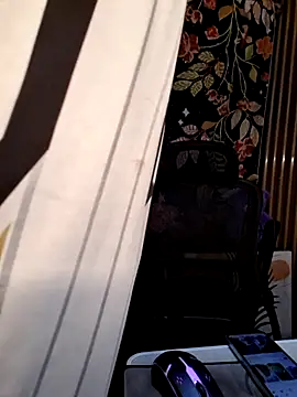 Snapshot of mr_dave chatting on 12.15.25 mr dave online show from 12.15.25