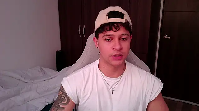 Snapshot of domsantiago_ chatting on 09.21.25 domsantiago online show from 09.21.25