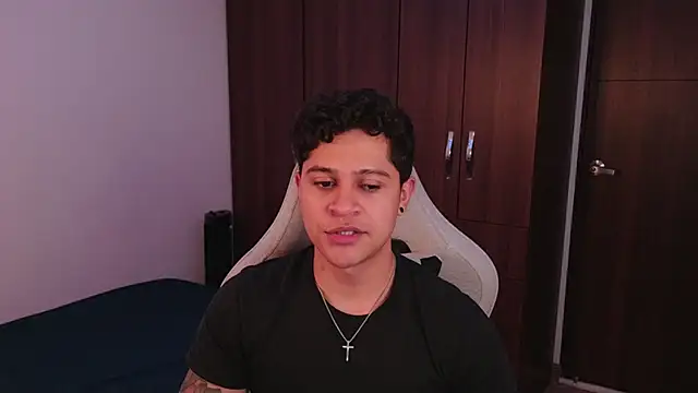Snapshot of domsantiago_ chatting on 09.22.25 domsantiago online show from 09.22.25
