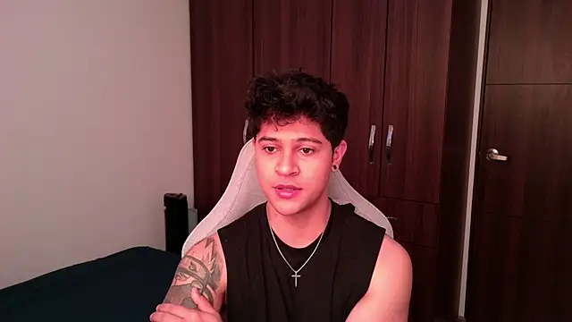 Snapshot of domsantiago_ chatting on 10.01.25 domsantiago online show from 10.01.25