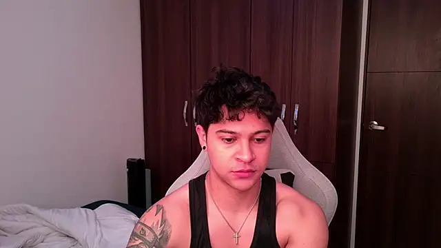 Snapshot of domsantiago_ chatting on 10.02.25 domsantiago online show from 10.02.25