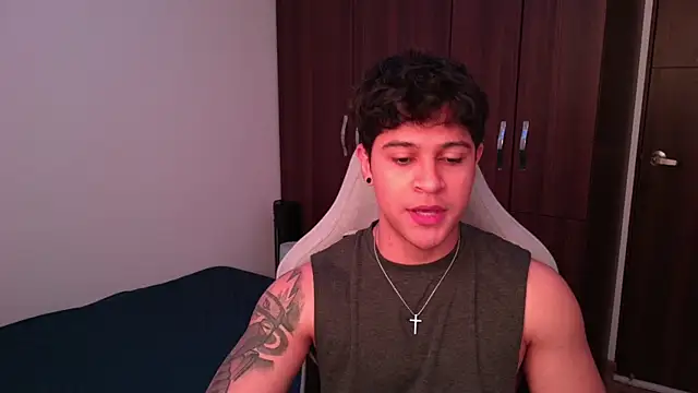 Snapshot of domsantiago_ chatting on 10.04.25 domsantiago online show from 10.04.25