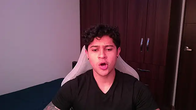 Snapshot of domsantiago_ chatting on 10.09.25 domsantiago online show from 10.09.25