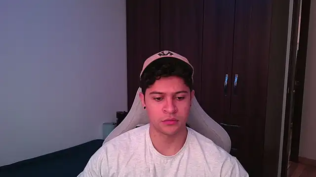 Snapshot of domsantiago_ chatting on 10.11.25 domsantiago online show from 10.11.25
