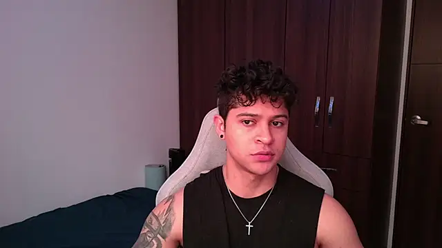 Snapshot of domsantiago_ chatting on 10.12.25 domsantiago online show from 10.12.25