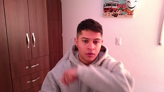 Snapshot of domsantiago_ chatting on 10.18.25 domsantiago online show from 10.18.25