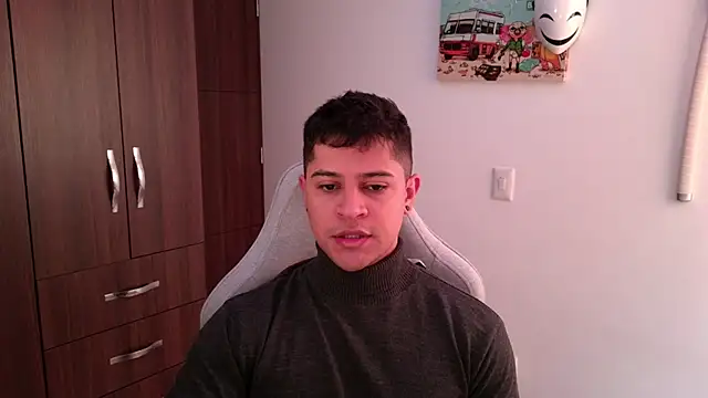 Snapshot of domsantiago_ chatting on 10.20.25 domsantiago online show from 10.20.25