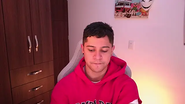 Snapshot of domsantiago_ chatting on 10.23.25 domsantiago online show from 10.23.25