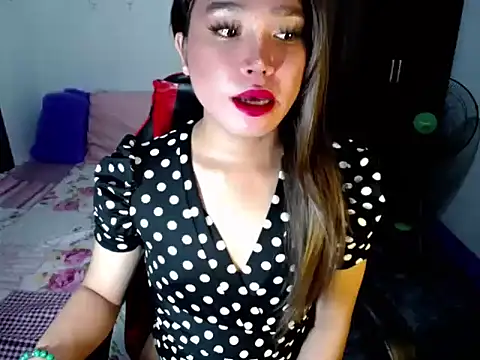 Urassiansweetcummer online show from 10.24.25