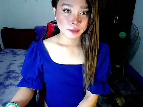 Urassiansweetcummer online show from 11.11.25