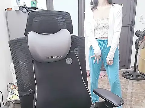 Shulee21 online show from 10.25.25