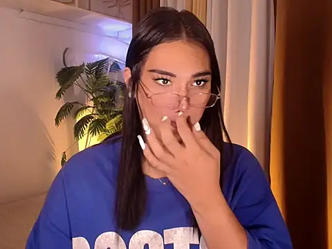 Snapshot of magnificent_kitana chatting on 07.23.26 magnificent kitana online show from 07.23.26