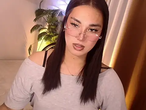Snapshot of magnificent_kitana chatting on 07.25.26 magnificent kitana online show from 07.25.26