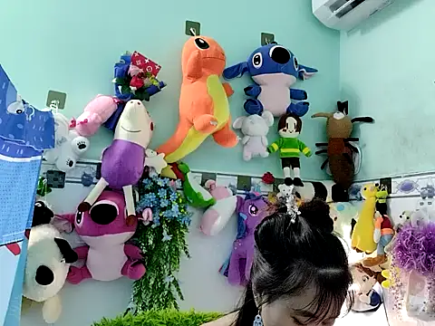 emgaixinhngoan online show from 10.27.25