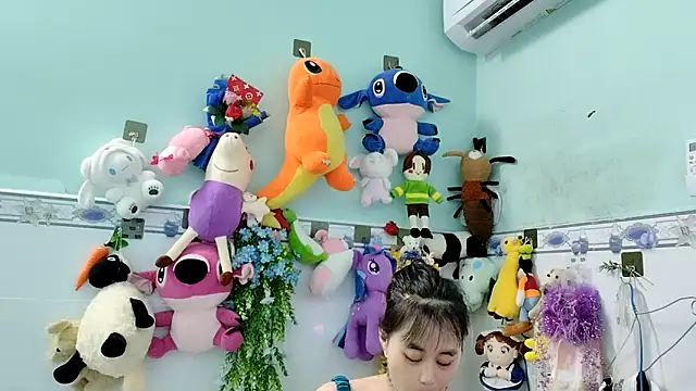 emgaixinhngoan online show from 10.28.25