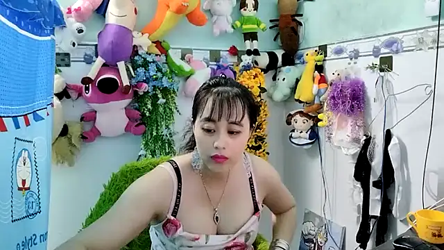 emgaixinhngoan online show from 10.30.25