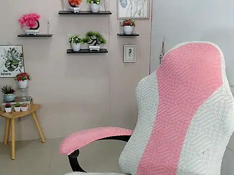 Snapshot of liane_mei chatting on 07.14.26 liane mei online show from 07.14.26