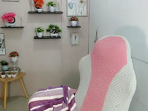 Snapshot of liane_mei chatting on 07.17.26 liane mei online show from 07.17.26