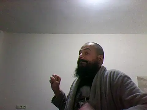 Snapshot of Negovotoo chatting on 10.28.25 Negovotoo online show from 10.28.25