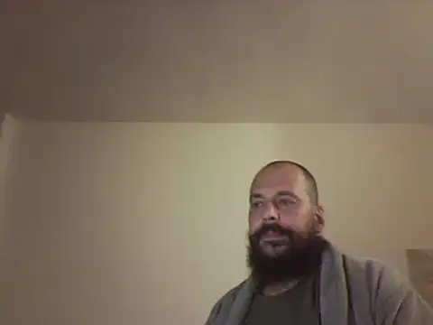 Snapshot of Negovotoo chatting on 10.29.25 Negovotoo online show from 10.29.25