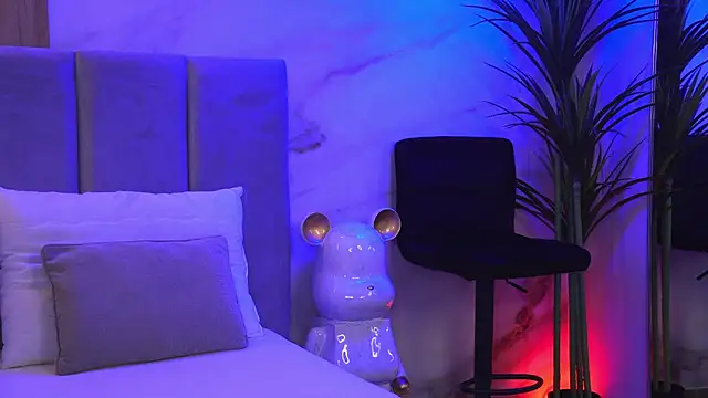 Izabellle02 online show from 04.13.26