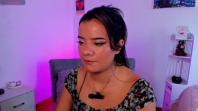 Shophie thoopson online show from 08.03.26