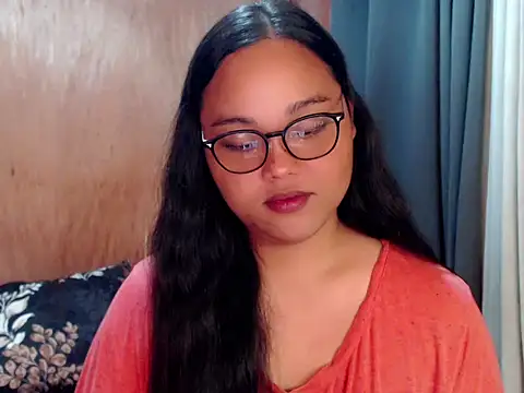 Snapshot of _Lylia chatting on 10.05.25 Lylia online show from 10.05.25