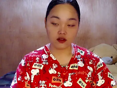 Snapshot of _Lylia chatting on 05.17.26 Lylia online show from 05.17.26