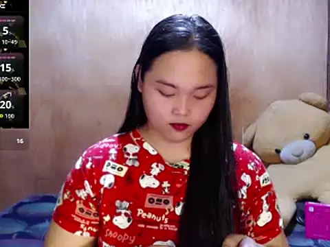 Snapshot of _Lylia chatting on 06.04.26 Lylia online show from 06.04.26