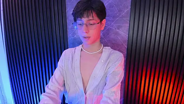 luixdust  online show from 12.04.25