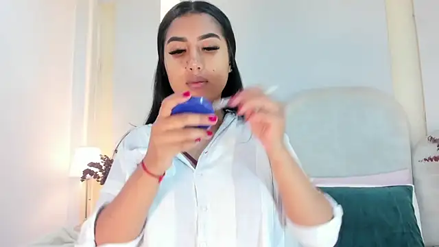 SalomeeBell online show from 11.10.25