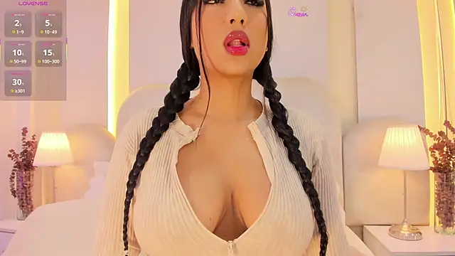 Snapshot of SalomeeBell chatting on 05.15.26 SalomeeBell online show from 05.15.26
