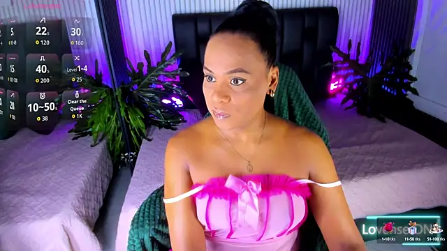 Snapshot of AriebonyBrooke chatting on 10.15.25 AriebonyBrooke online show from 10.15.25