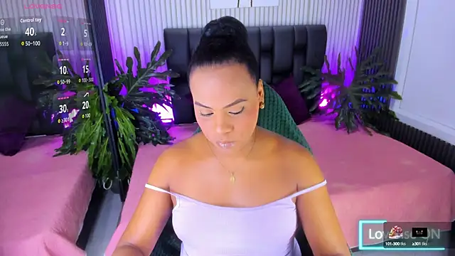 Snapshot of AriebonyBrooke chatting on 10.16.25 AriebonyBrooke online show from 10.16.25