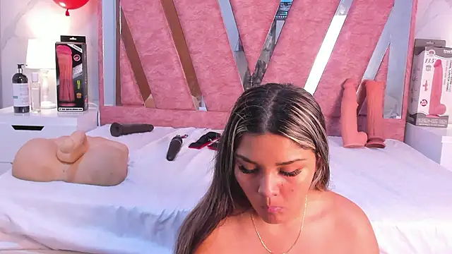 Wonderkloe  online show from 02.23.26