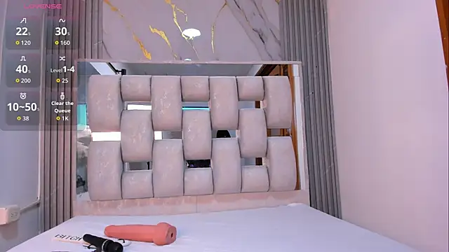 Wonderkloe  online show from 04.18.26