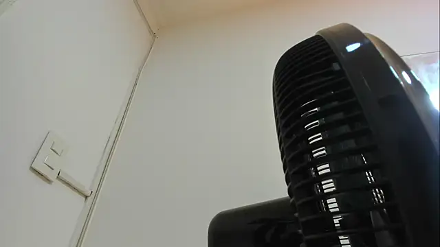 Wonderkloe  online show from 04.27.26