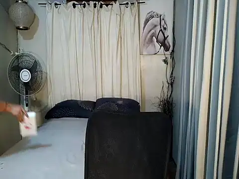 Snapshot of holly_bitch chatting on 07.10.26 holly bitch online show from 07.10.26