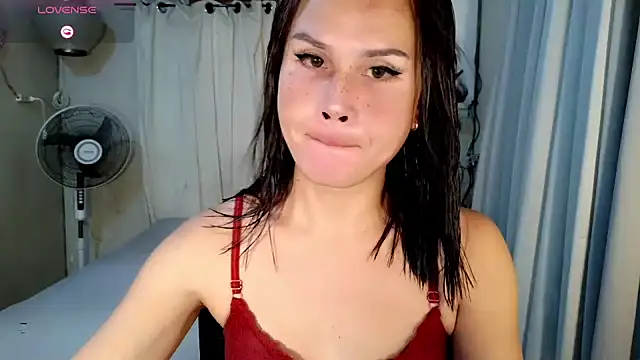 Snapshot of holly_bitch chatting on 07.18.26 holly bitch online show from 07.18.26