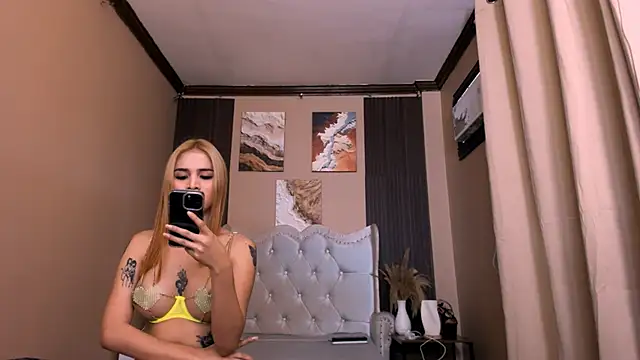 Snapshot of CasseyCollins chatting on 12.01.25 CasseyCollins online show from 12.01.25