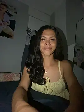 Snapshot of urcurlydiva chatting on 10.21.25 urcurlydiva online show from 10.21.25