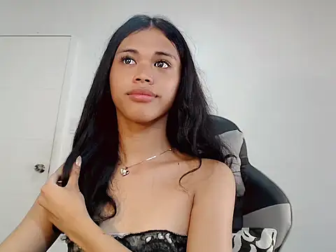 Snapshot of urcurlydiva chatting on 10.23.25 urcurlydiva online show from 10.23.25