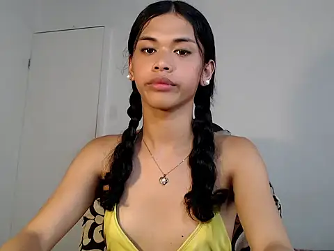 Snapshot of urcurlydiva chatting on 11.10.25 urcurlydiva online show from 11.10.25