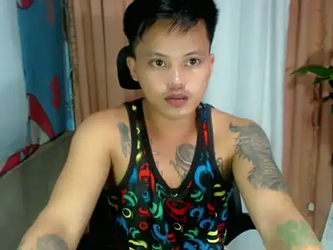 Snapshot of urhotfucker13 chatting on 10.21.25 urhotfucker13 online show from 10.21.25