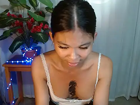 Snapshot of laura_leeforever chatting on 07.16.26 laura leeforever online show from 07.16.26