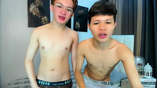 Snapshot of crazyasiantwink chatting on 10.21.25 crazyasiantwink online show from 10.21.25