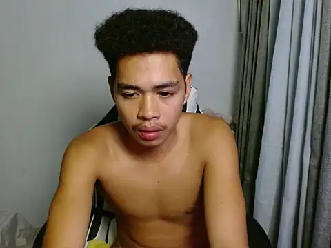 Snapshot of curlyasian_njxx chatting on 05.29.26 curlyasian njxx online show from 05.29.26