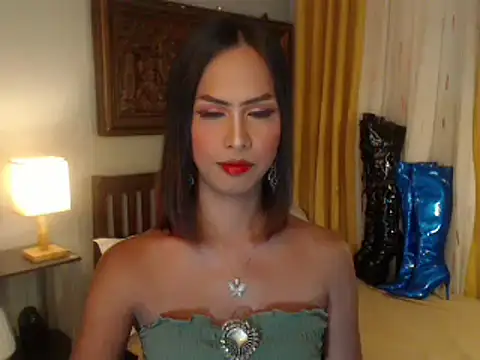 Nathalieheartt online show from 10.13.25