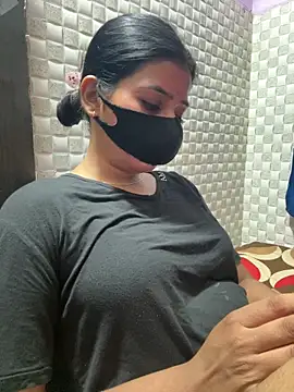 Snapshot of Hot_Jaanvi_ chatting on 04.19.26 Hot Jaanvi online show from 04.19.26